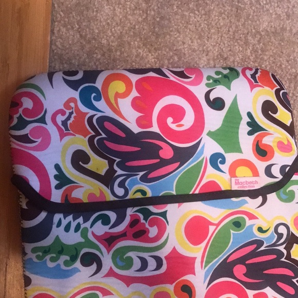 The Macbeth Collection Reversible Print
 Neoprene Laptop case. - Picture 5 of 16